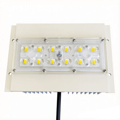 Moduł oświetlenia ulicznego LED o mocy 60 W 7070 z soczewką optyczną 158 × 103 stopni i aluminiową płytką PCB do oświetlenia jezdni